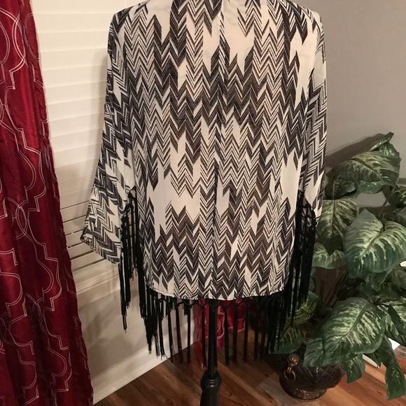 ♦️SOLD♦️Fringe cardigan - Picture 2 of 5